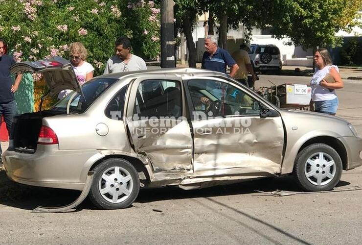 As&iacute; qued&oacute; el remis tras el accidente de esta tarde.