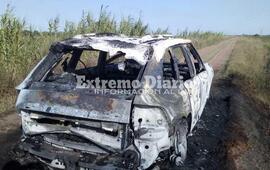 Imagen de P&eacute;rdidas totales en un coche que se prendi&oacute; fuego