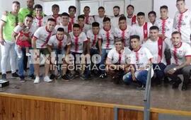 Imagen de Atl&eacute;tico Pav&oacute;n present&oacute; al plantel sub 20 y Primera divisi&oacute;n