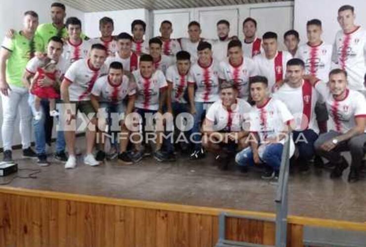 Imagen de Atlético Pavón presentó al plantel sub 20 y Primera división