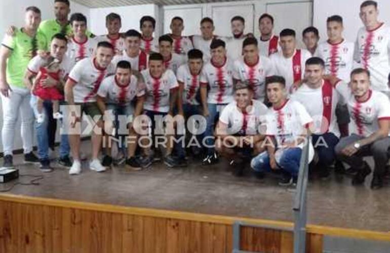 Imagen de Atlético Pavón presentó al plantel sub 20 y Primera división