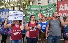 Disconformes. El lunes los docentes se movilizaron para mostrar el rechazo a la primera propuesta del gobierno.