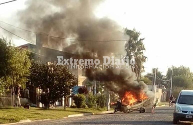 Imagen de Embarcación se prendió fuego y convocaron a los bomberos