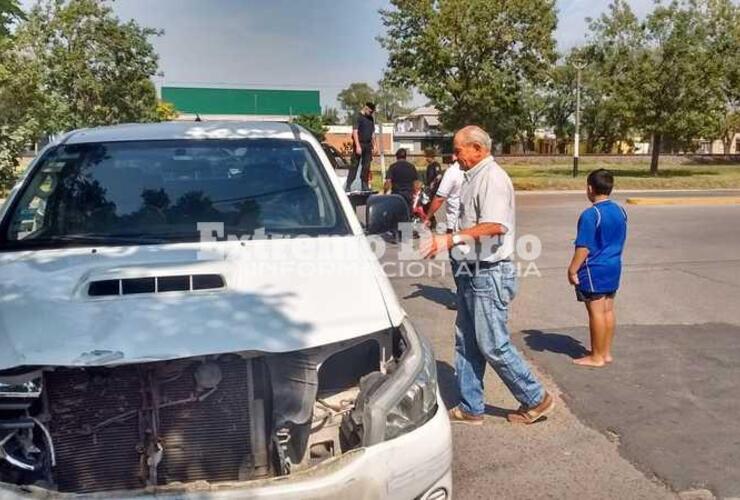 Imagen de Esta mañana: Choque entre una Hilux y una moto