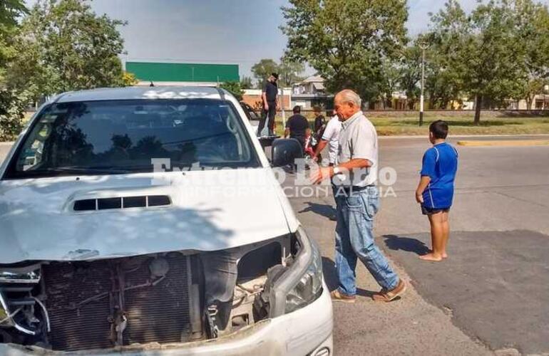 Imagen de Esta mañana: Choque entre una Hilux y una moto