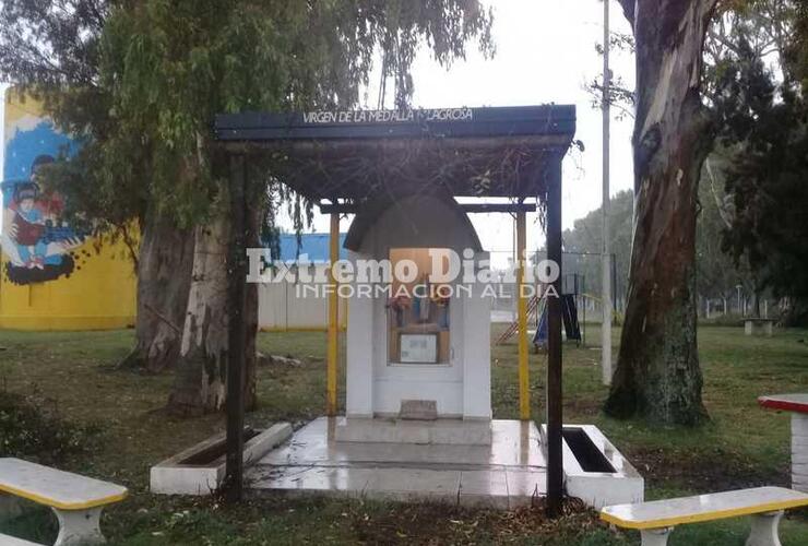 Imagen de Destrozos en la ermita de la virgen de la Medalla Milagrosa