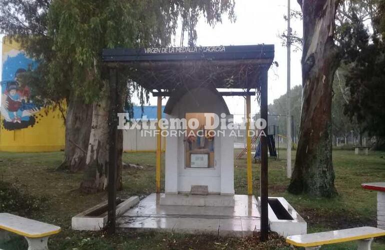 Imagen de Destrozos en la ermita de la virgen de la Medalla Milagrosa