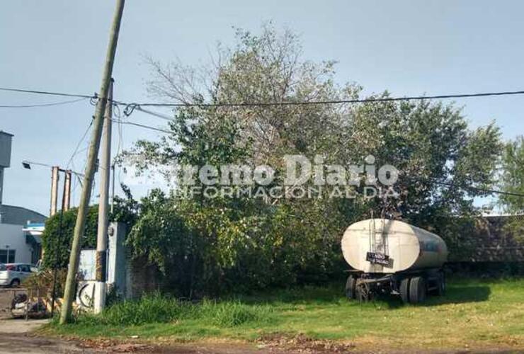 Imagen de Zona norte: Pasó un camión que arrasó con el cableado