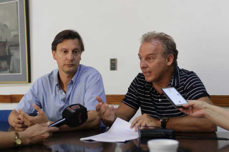 En la foto: El Dr. Silvestre Mendoza (Director del Hospital Provincial N&deg; 50) junto al Dr. Dami&aacute;n Cavallero (Sec. de Salud Municipal). Cr&eacute;dito: Municipalidad