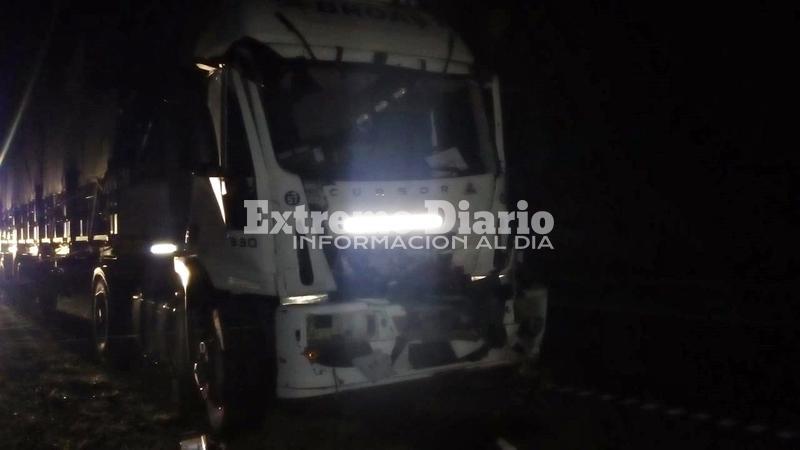 Imagen de Choque de camiones result&oacute; con un herido leve