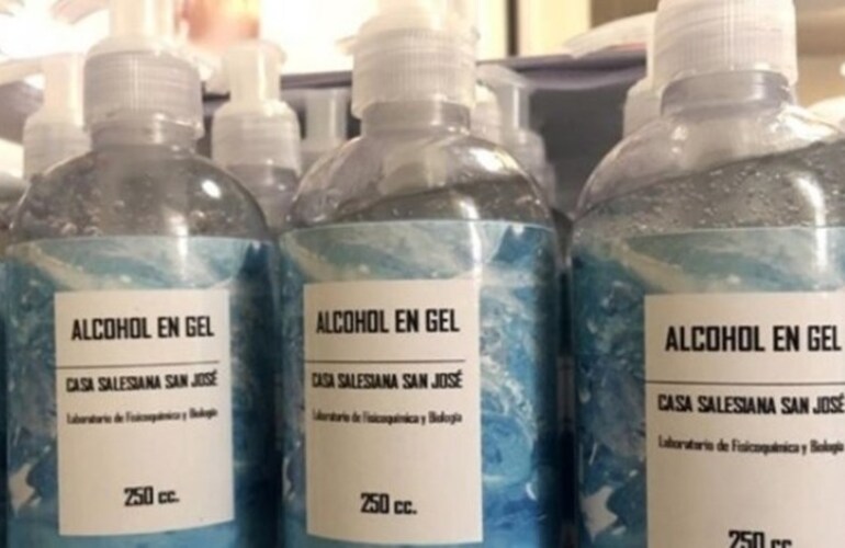 Imagen de Docentes del colegio San Jos&eacute; de Rosario fabricaron 40 kilos de alcohol en gel