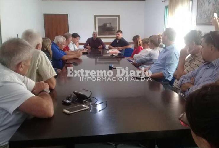 Esta mañana el intendente Esper recibió al Concejo y a referentes de salud local.