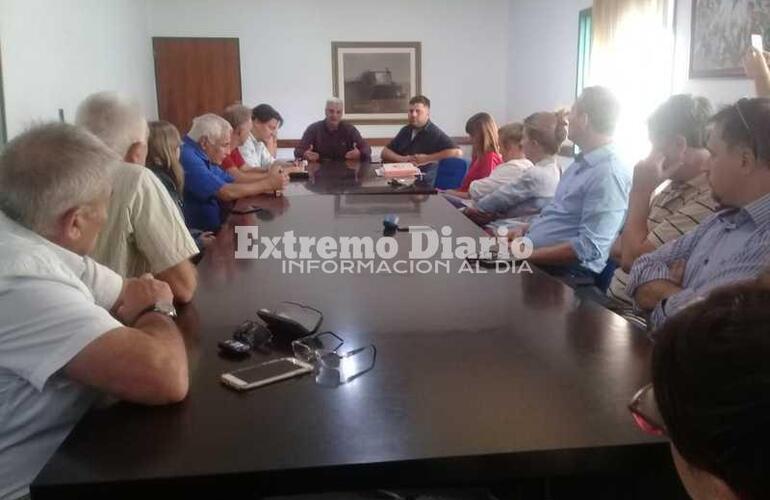 Esta mañana el intendente Esper recibió al Concejo y a referentes de salud local.