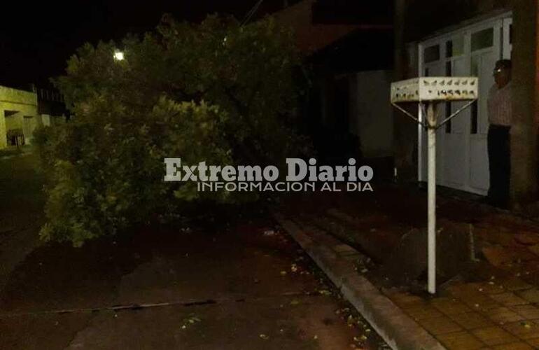 Esta noche. La fotografía fue enviada por vecinos a nuestra redacción.