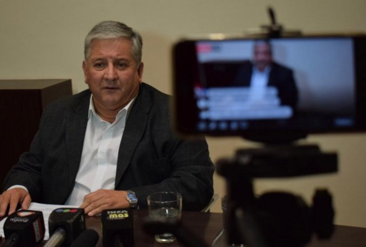 Amaro González al brindar el anuncio  Foto: Infomasnoticias