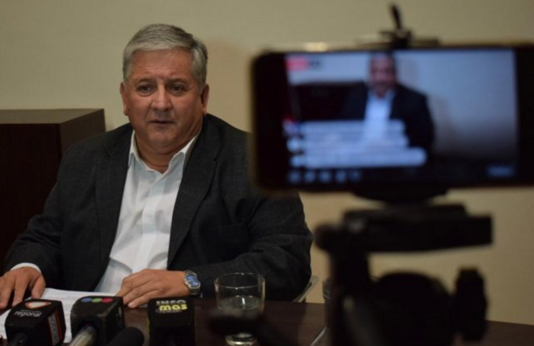 Amaro González al brindar el anuncio  Foto: Infomasnoticias