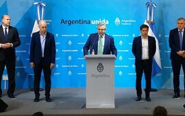 El presidente junto a los cuatro gobernadores que lo acompa&ntilde;aron durante el anuncio.