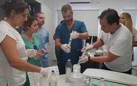 Imagen de La Comuna y el CIC elaboran alcohol en gel para personas de bajos recursos