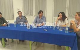 Stangoni estuvo acompa&ntilde;ado por autoridades de salud y fuerzas de seguridad