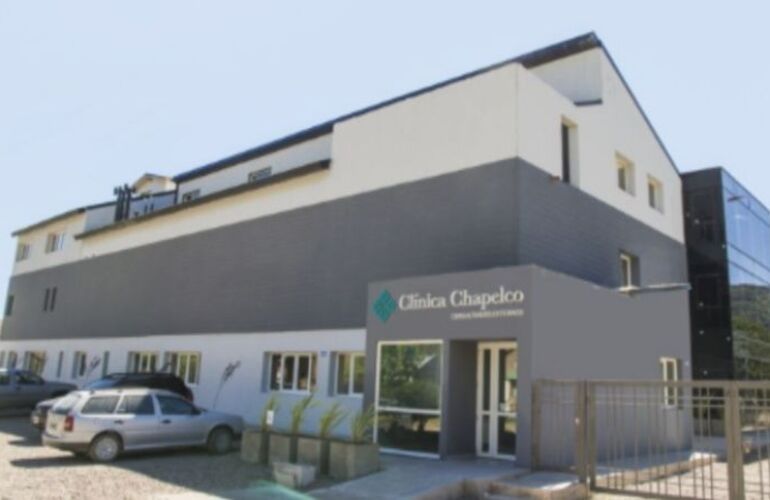 Una de las v&iacute;ctimas falleci&oacute; en la cl&iacute;nica Chapelco. (https://www.clinicachapelco.com/)