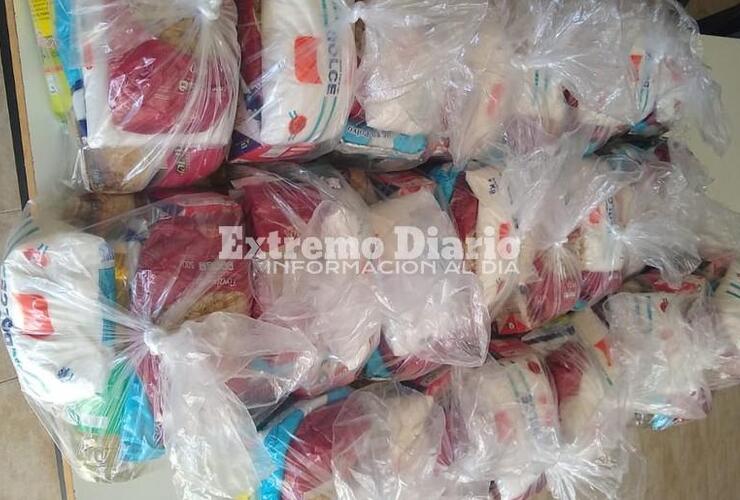 Se entregaron esta mañana más de cincuenta bolsones