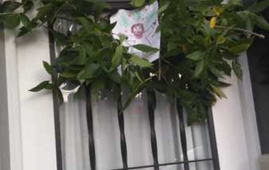Imagen de uno de los ramos de las familias del Colegio San Jos&eacute;