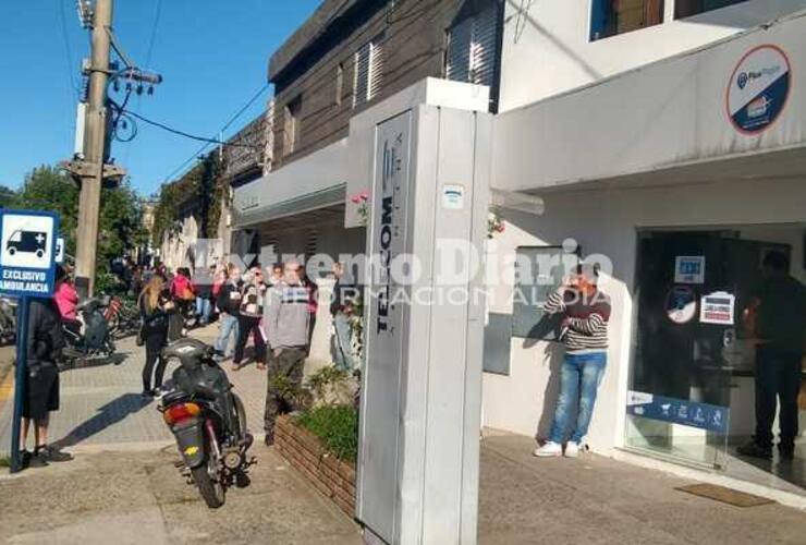 Esta vez la cola fue en dirección hacia calle Galvez