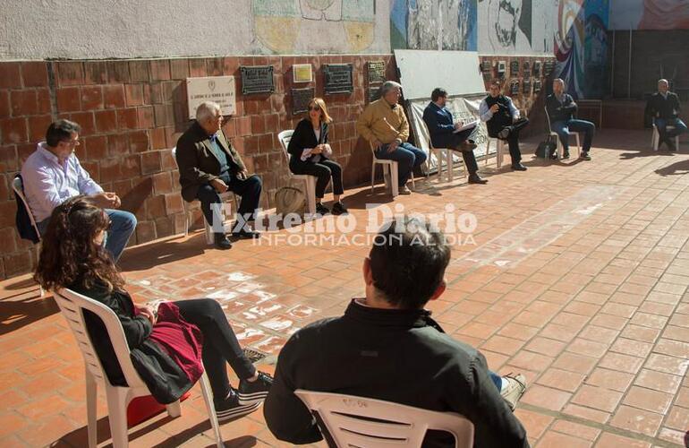 Se decidiò hoy en la reuniòn convocada por el Ejecutivo