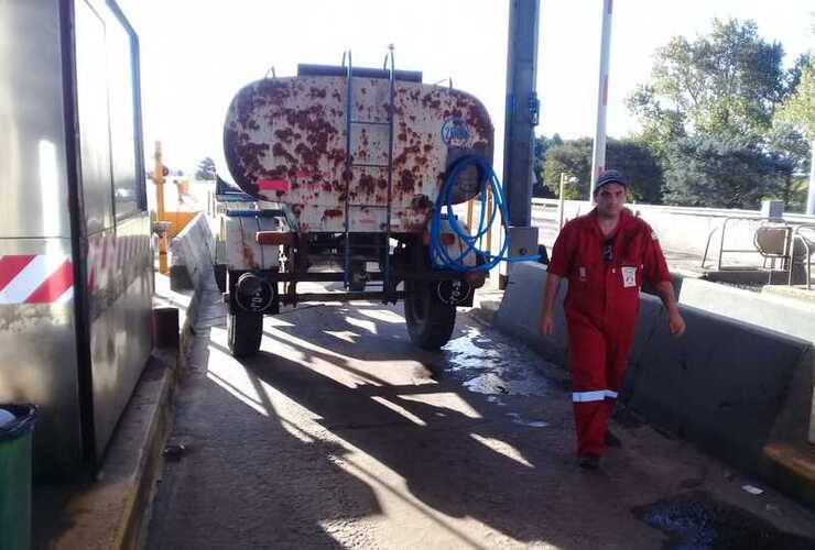 Bomberos retiraron la estructura esta tarde