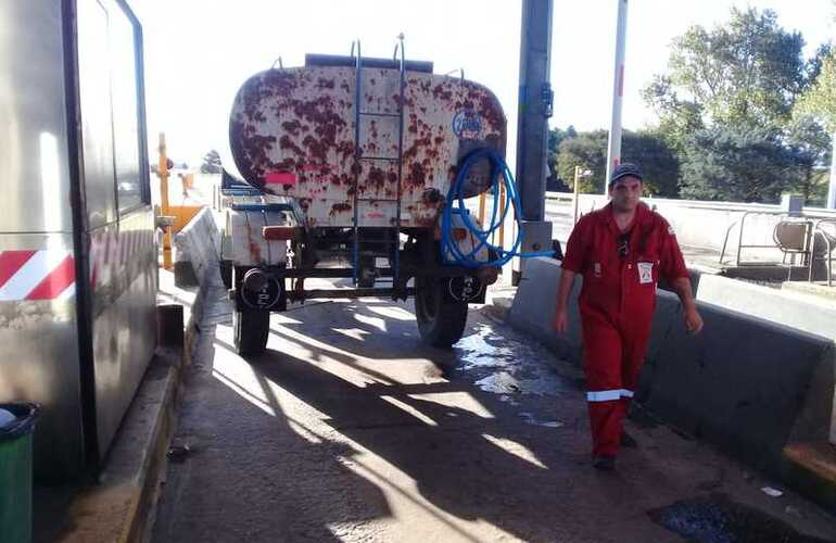 Bomberos retiraron la estructura esta tarde