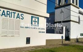 Imagen de Entrega de bolsones en C&aacute;ritas