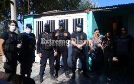 Imagen de Polic&iacute;as solidarios: Hicieron una colecta, compraron mercader&iacute;a y la donaron