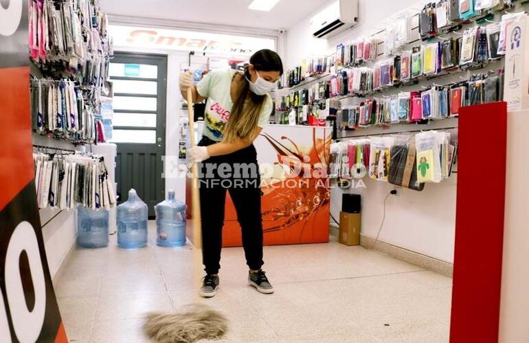 Imagen de Los comercios minoristas podrán trabajar a puertas cerradas y con envío a domicilio