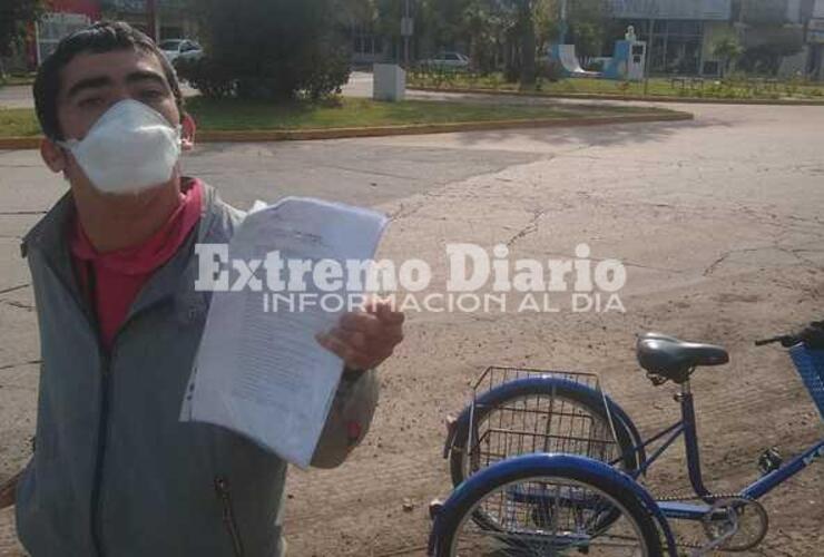 Pancho se dedica a la actividad de cadetería y reparto de garrafas