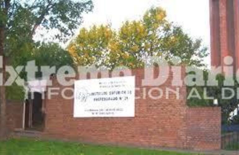 Imagen de Otorgan subisidos a estudiantes del Profesorado N&ordm; 21