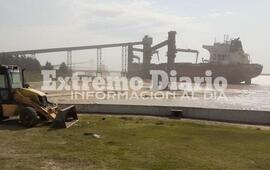 Archivo. Foto de vecinos de barrio Puerto. Las terminales de ADM y LDC en funcionamiento.