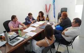 La ingeniera Del Cerro junto al presidente comunal Esteban Ferri y parte del equipo de gobierno
