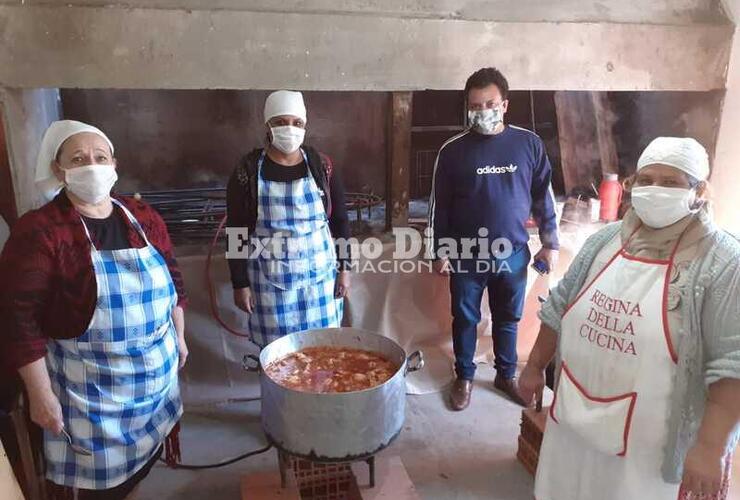 Cocinó para más de cien personas.