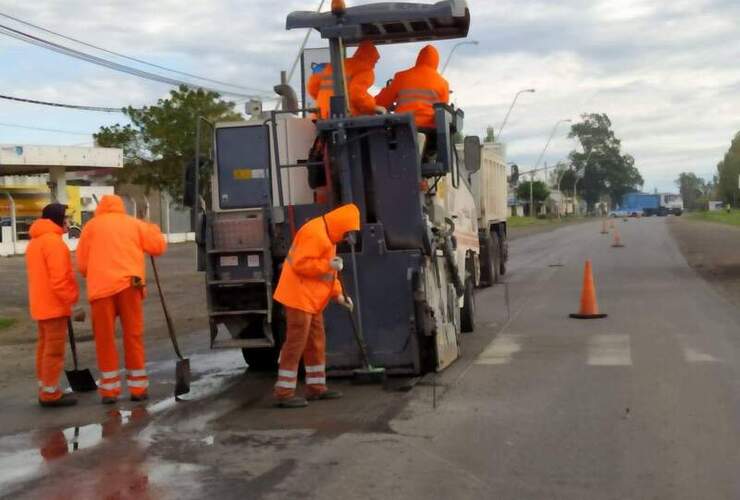 Imagen de Vialidad Provincial repara el tramo de la Ruta 21 en el ingreso a la localidad