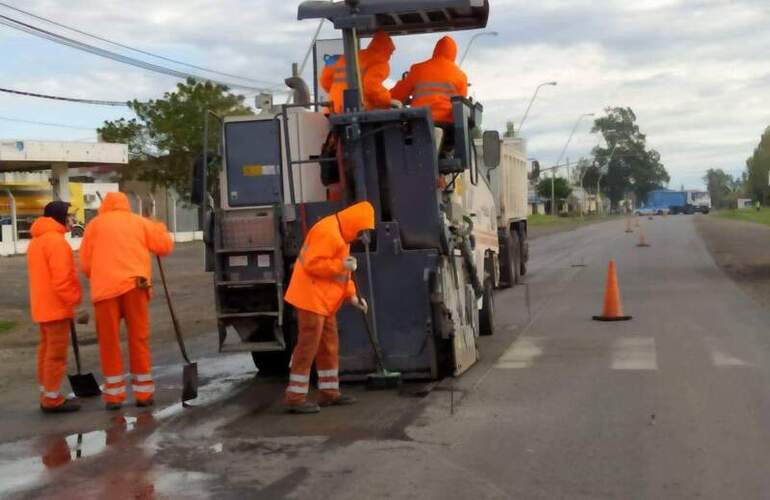 Imagen de Vialidad Provincial repara el tramo de la Ruta 21 en el ingreso a la localidad