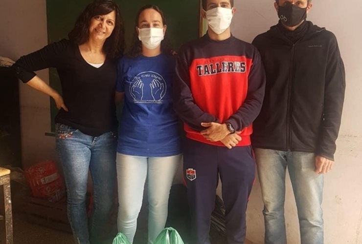 Imagen de El club Talleres recibió productos y realizó donaciones en Arroyo Seco