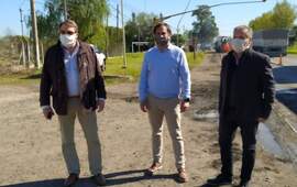 Imagen de El Senador Lewandowski y el referente de Vialidad Provincial Ceschi visitaron la obra de la Ruta 21