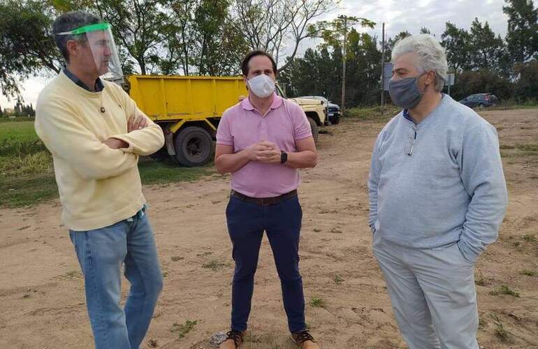Kauffmann junto a Ferri y el Ingeniero Adri&aacute;n De Rienzo.