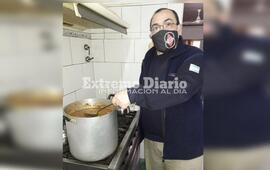 Imagen de C&aacute;ritas cocin&oacute; guiso y ya lo distribuyeron