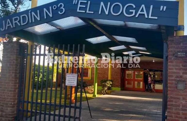 Los alumnos enviaron a la escuela sus dibujos para decorar el edificio.