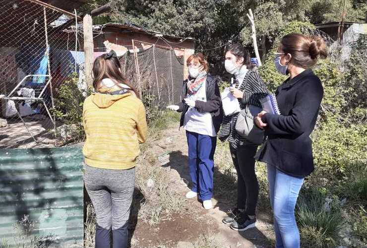 Referentes de las áreas realizaron la inspección por las viviendas ribereñas.