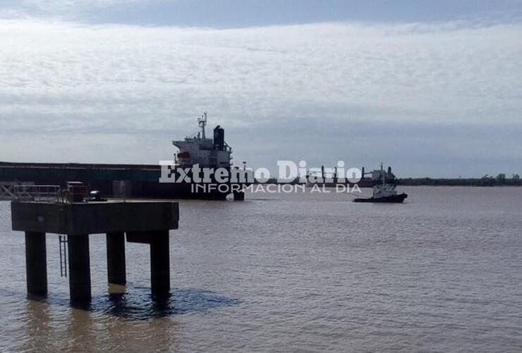 Imagen de Un barco encalló en el Paraná a la altura de Arroyo Seco