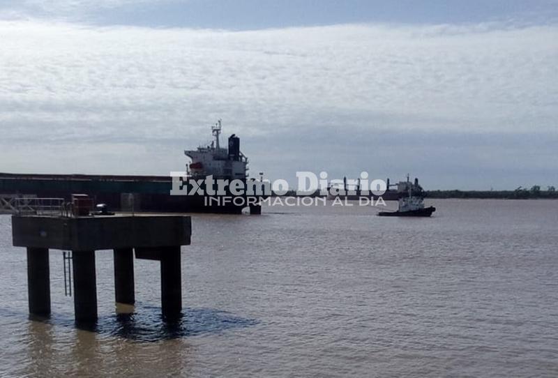 Imagen de Un barco encall&oacute; en el Paran&aacute; a la altura de Arroyo Seco