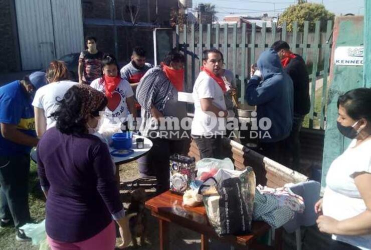 Imagen de Para aplaudir: Vecinos del Barrio Gendarmería realizaron ollada popular