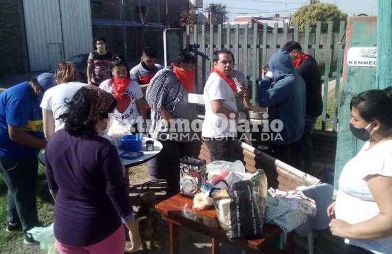 Imagen de Para aplaudir: Vecinos del Barrio Gendarmer&iacute;a realizaron ollada popular